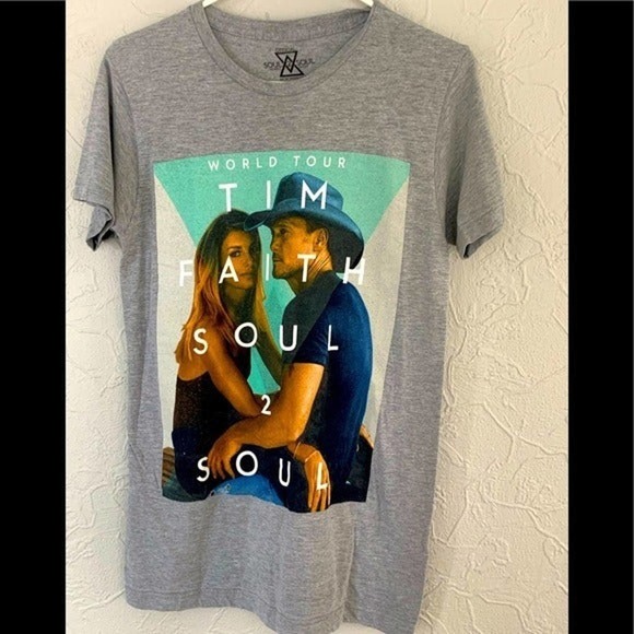 2017 OFFICIAL SOUL 2 SOUL TOUR MCGRAW & FAITH HILL CONCERT QUALITY SHIRT SMALL - Picture 1 of 3